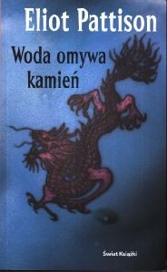 Woda omywa kamień