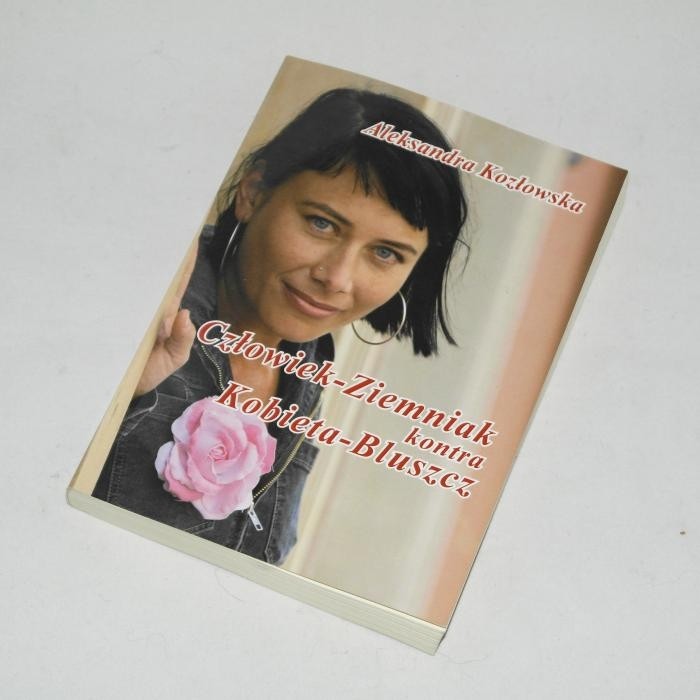 Człowiek-Ziemniak kontra Kobieta-Bluszcz / Kozłowska